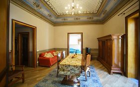 Cefas Apartments